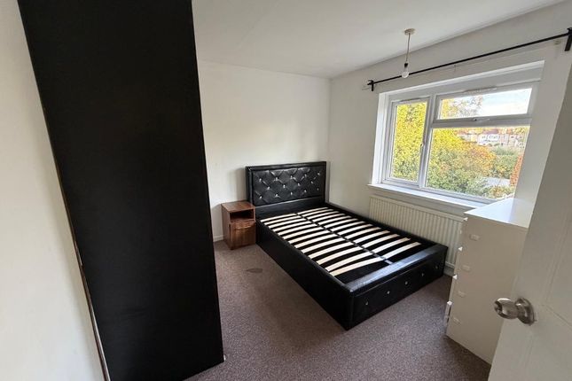 8, Finchingfield Avenue, Woodford Green photo 5