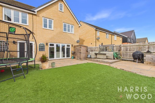 4 Skylark Way, Stanway, Essex photo 4