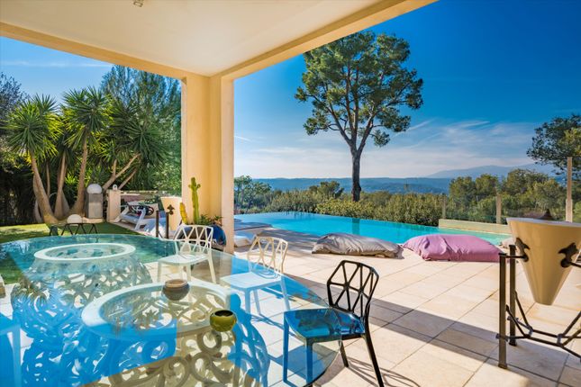 Villa for sale in Saint Paul De Vence, Alpes-Maritimes, Provence-Alpes-Côte D'azur, France