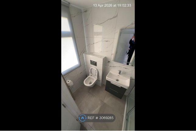 Flat   Hunters Grove, Harrow photo 4