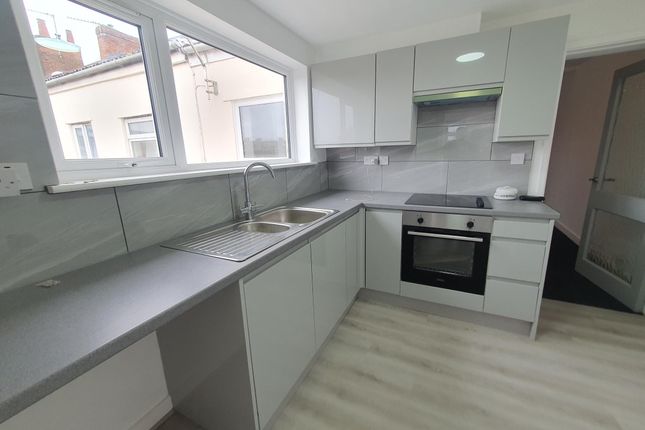 Flat B, 83, St John Street, Somerset photo 3