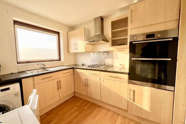 78 Hamilton Drive, Romford photo 4