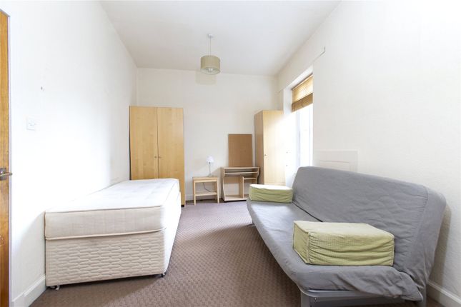 Flat 2F2, 3, High Street, Edinburgh photo 3