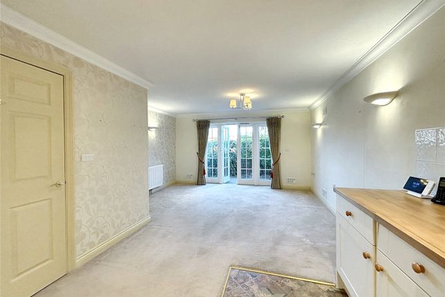 10, Weaver House, Westbury photo 2