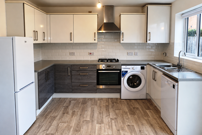 27, Wodell Drive, Wolverton, Milton Keynes photo 3