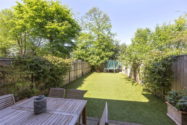9, Goodacre Close, Surrey photo 2