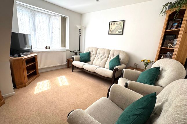 13, Quincy Road, Egham photo 2