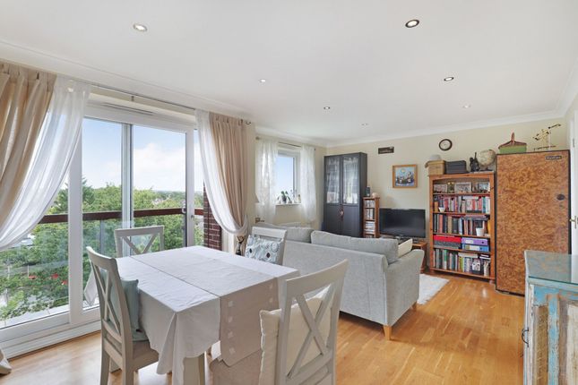 Flat for sale in Palmerston Road, Buckhurst Hill