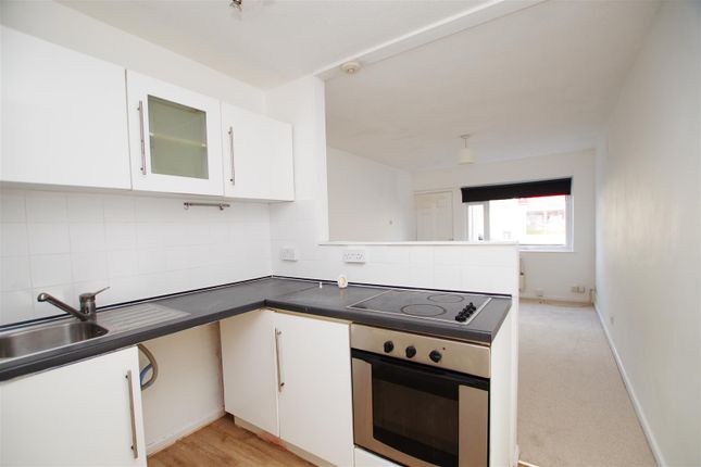 237, Ferndale Road, Swindon photo 4
