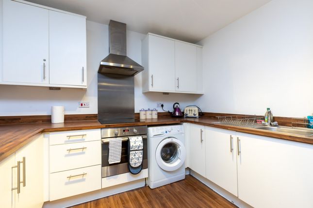 Flat to rent in Martineau Square, London E1. All Bills Included. (Lndn-Mar492)