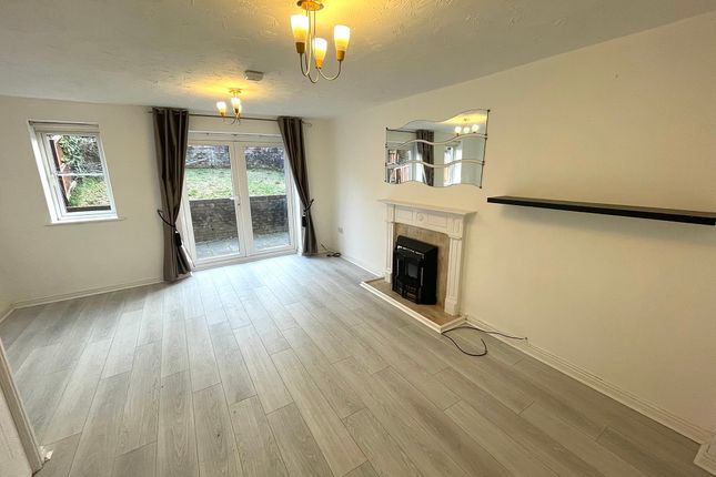 24 Cwrt Lafant, Llansamlet photo 3