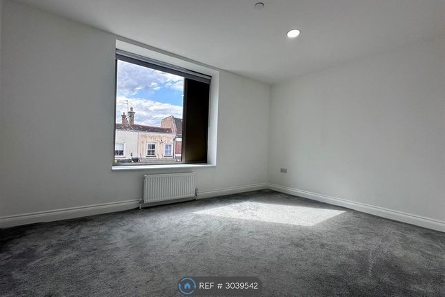 Flat, B High St, Barnet photo 4