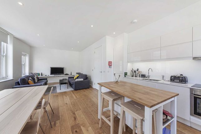 Flat to rent in Chancery Lane, Holborn, London