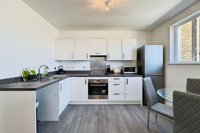 Flat 24, 49 Coxwell Boulevard, London photo 2