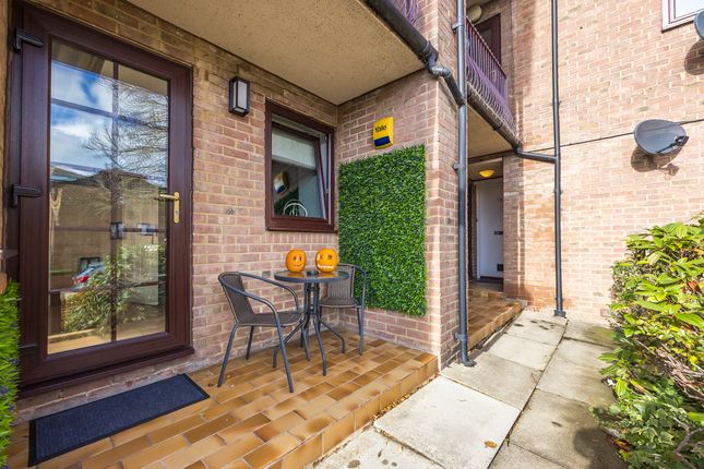 22, Cedar Close, Buckhurst Hill photo 4