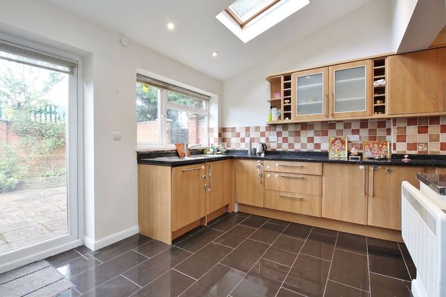 145 Spencer Road, Isleworth photo 4