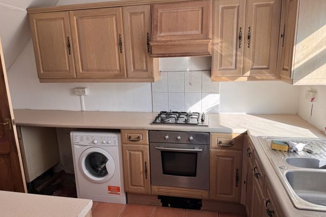 12, Barncroft Road, Leeds photo 5