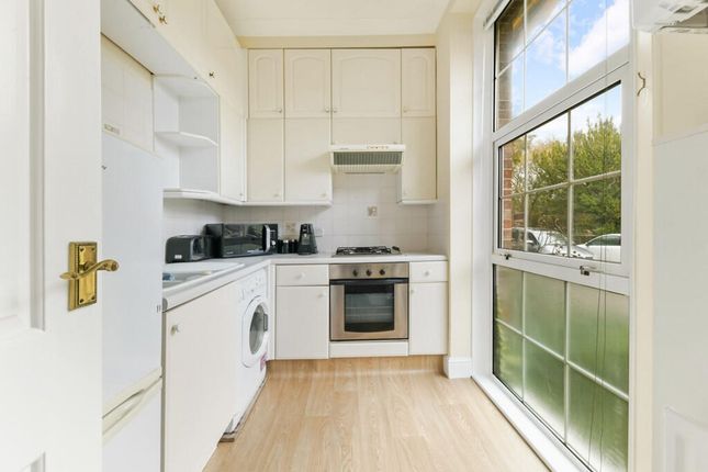 3 Oaklea House High Street, Hartfield photo 3