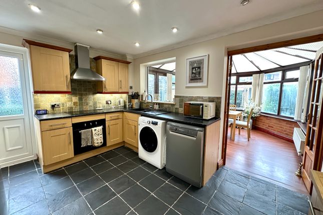 32, Highmoor Close, Willenhall photo 4