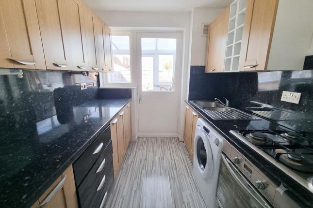 10, Esmonde Close, Lee-On-The-Solent photo 3