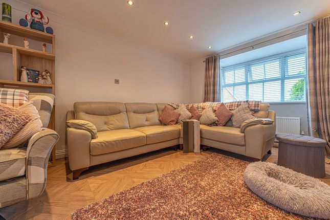 36 Rockfield Grove, Caldicot photo 3