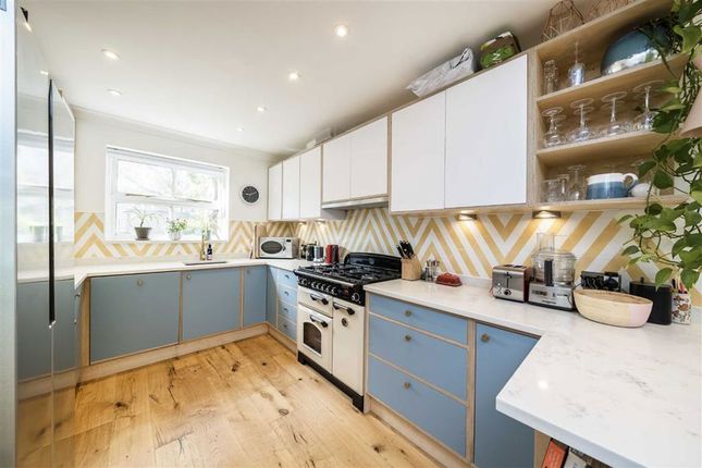 21, Langley Lane, London photo 4
