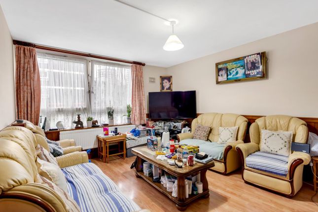 Flat 22, St. Aubins Court, De Beauvoir Estate, London photo 4