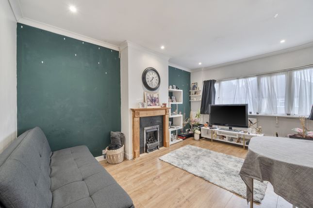16, Sandow Crescent, Hayes photo 3