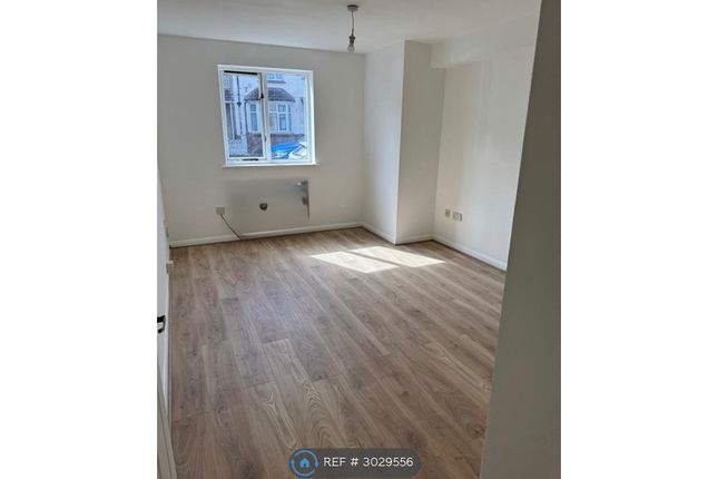 Flat, Burges Road, London photo 2