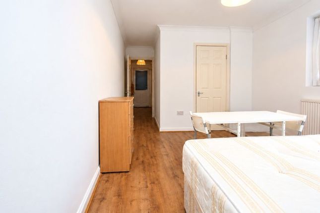 1-1, Ruskin Road, London photo 3