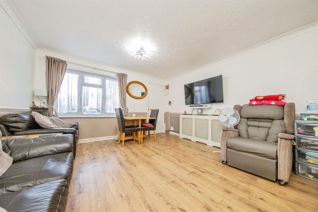 61, Constable Avenue, CLACTON-ON-SEA photo 4