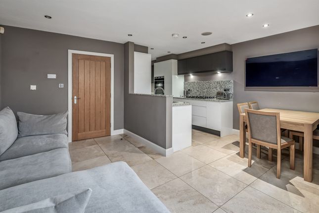 4 Edge View Crescent Merrymans Lane, Alderley Edge photo 3