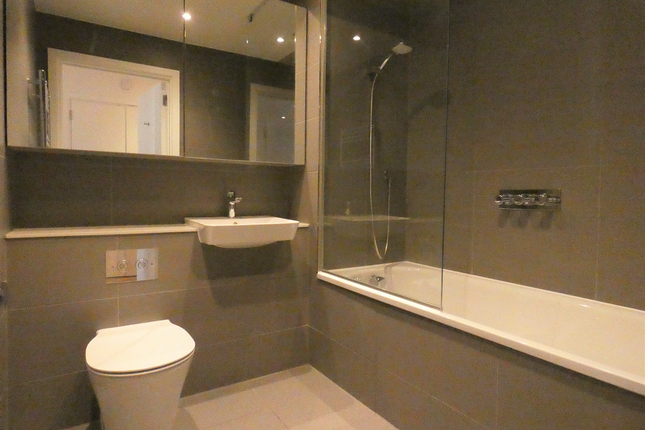402 Harrington Place, Heathside Crescent Woking, null photo 5