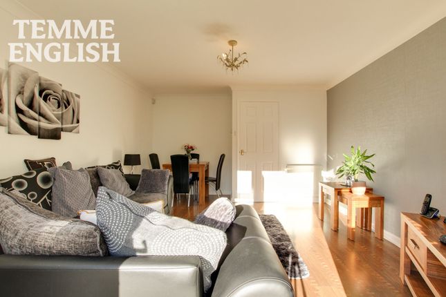 20 Hedingham Drive, Wickford photo 5