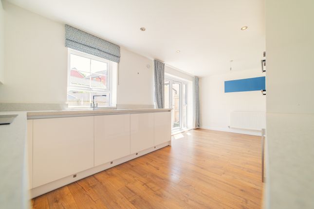 17, Clos Glascoed, Dinas Powys photo 4