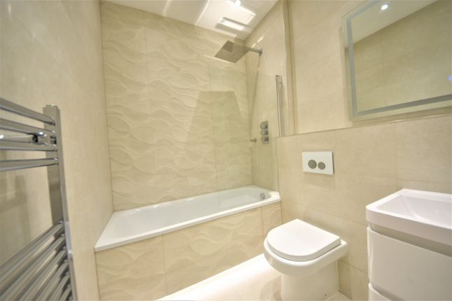 7 Treadaway Court,, Treadaway Hill, High Wycombe photo 4