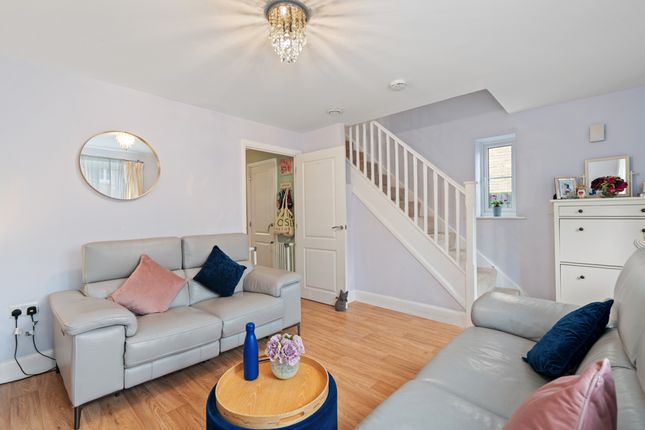 8, Nathaniel Close, Sarisbury Green photo 2