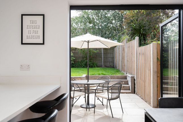 13, Greenfields Way, Horsham photo 3