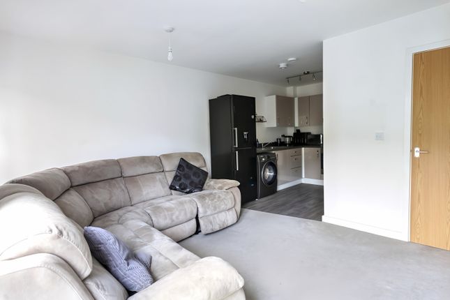 28, Hop House Furrow Crescent, Witney photo 4