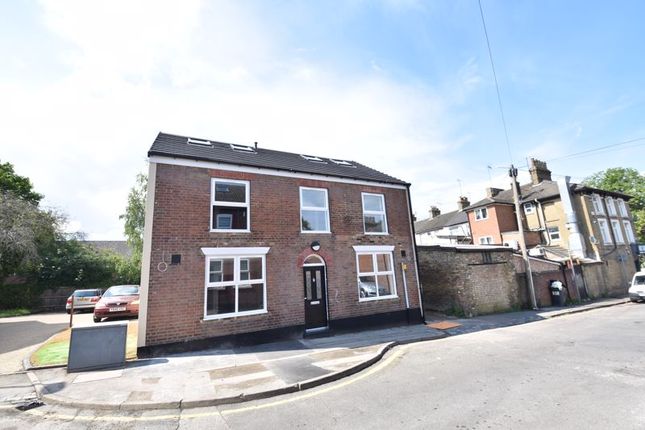 Thumbnail Flat for sale in Winfield Street, Dunstable