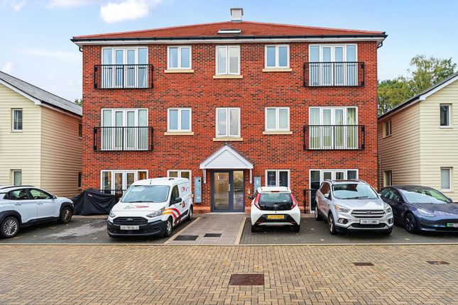 2-bed flat on Woodland Glade, Mytchett, £310,000