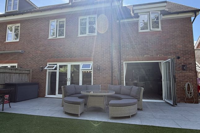 14 Crayford Mead, Warfield, Bracknell photo 2