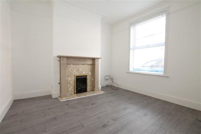 24, Blaydes Street, Hull photo 3