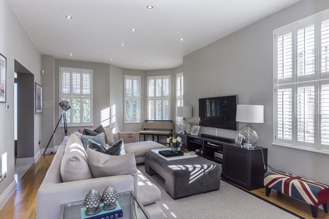 Coppetts Road, London photo 3