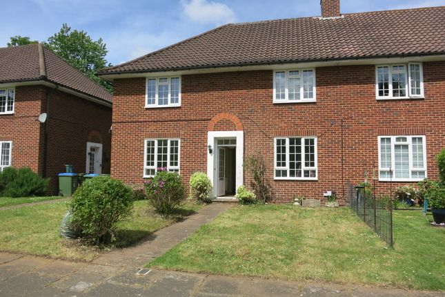 Maisonette to rent in Gloucester Close, Thames Ditton