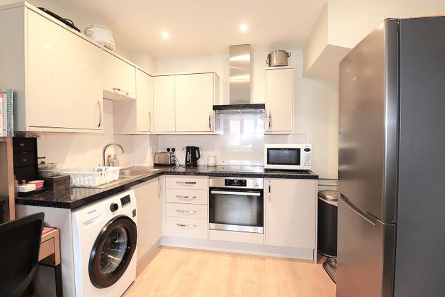 3 Oak Court, South Street, Farnborough photo 2