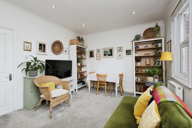 Flat 6, Saxon Court, 43-51, Ceylon Place, Eastbourne photo 2