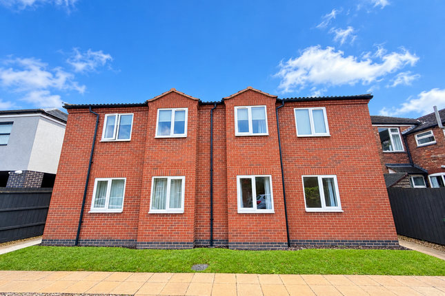 2-bed flat on Loughborough, £850/mo