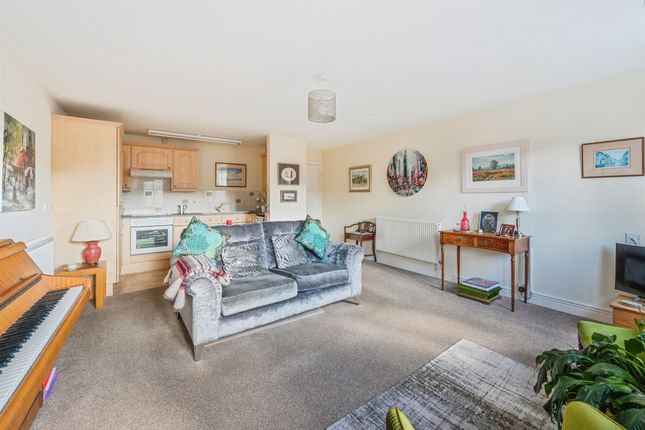 12, Chartley Court, Uttoxeter photo 4