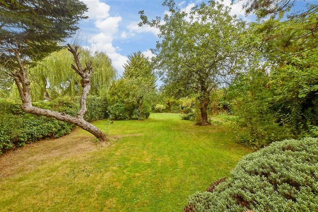 Smallfield Road Horne, Horley photo 2